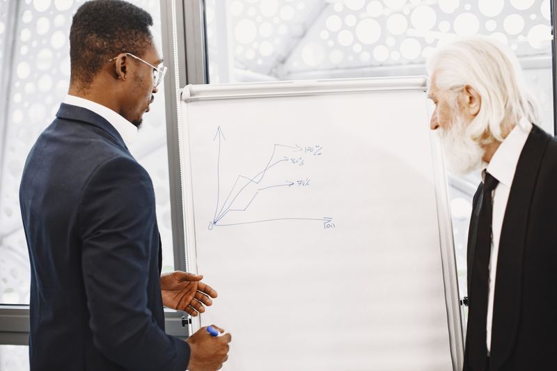 Von 100 Ideen zu den richtigen fünf: Warum Innovation ein Bewertungsproblem ist